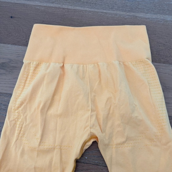 Gym shark Yellow Leggings - Picture 6 of 6